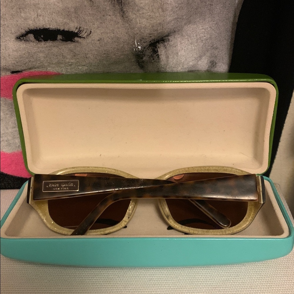 Kate Spade Eyeglass Holder W/glasses